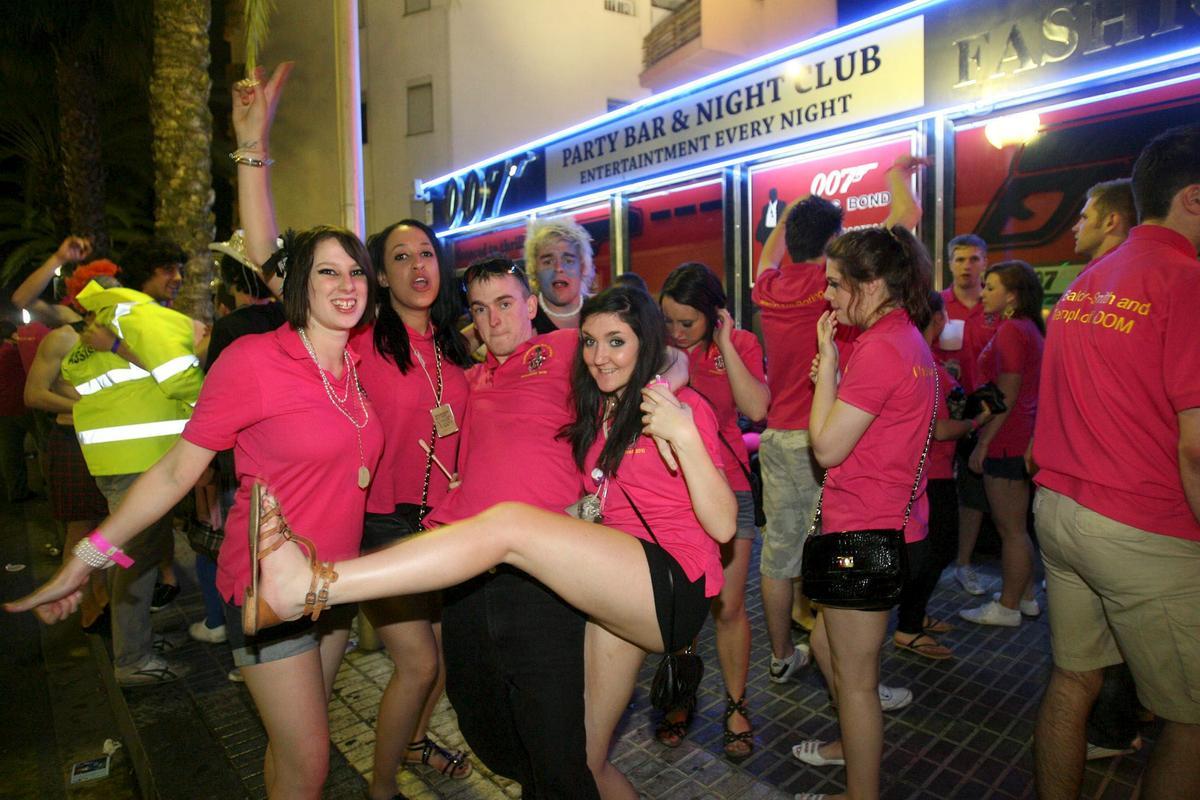 Jóvenes británicos en el Saloufest de 2010.