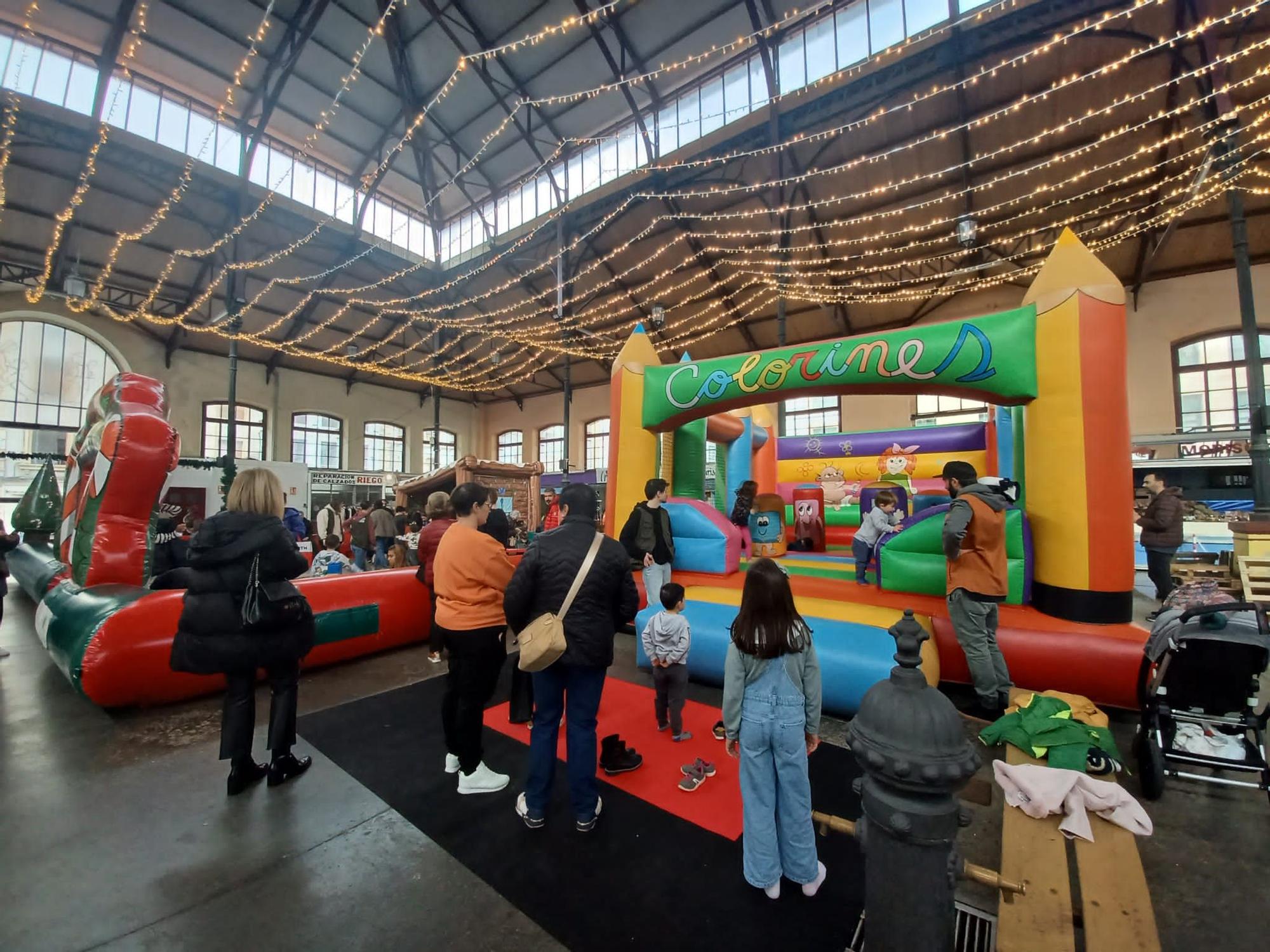 La plaza de abastos de Villaviciosa se convierte en un gran parque de juegos: así es el Salón de Navidad