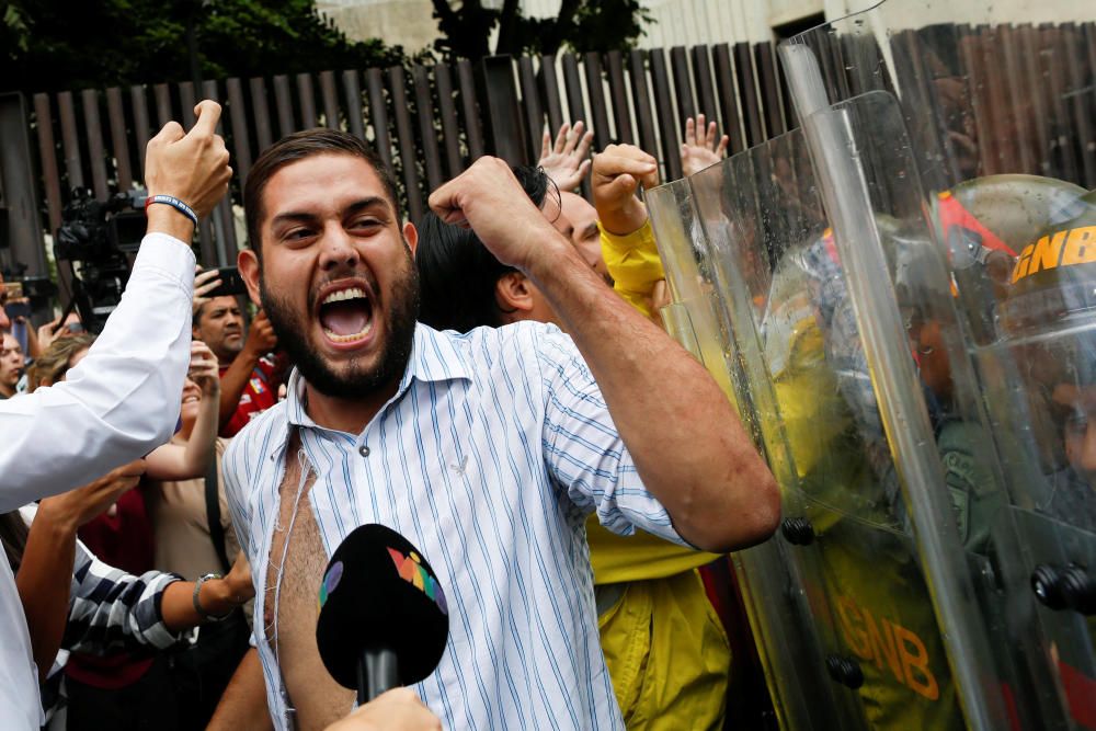 Protestas en Venezuela por la decisión del Supremo de invalidar la Asamblea Nacional