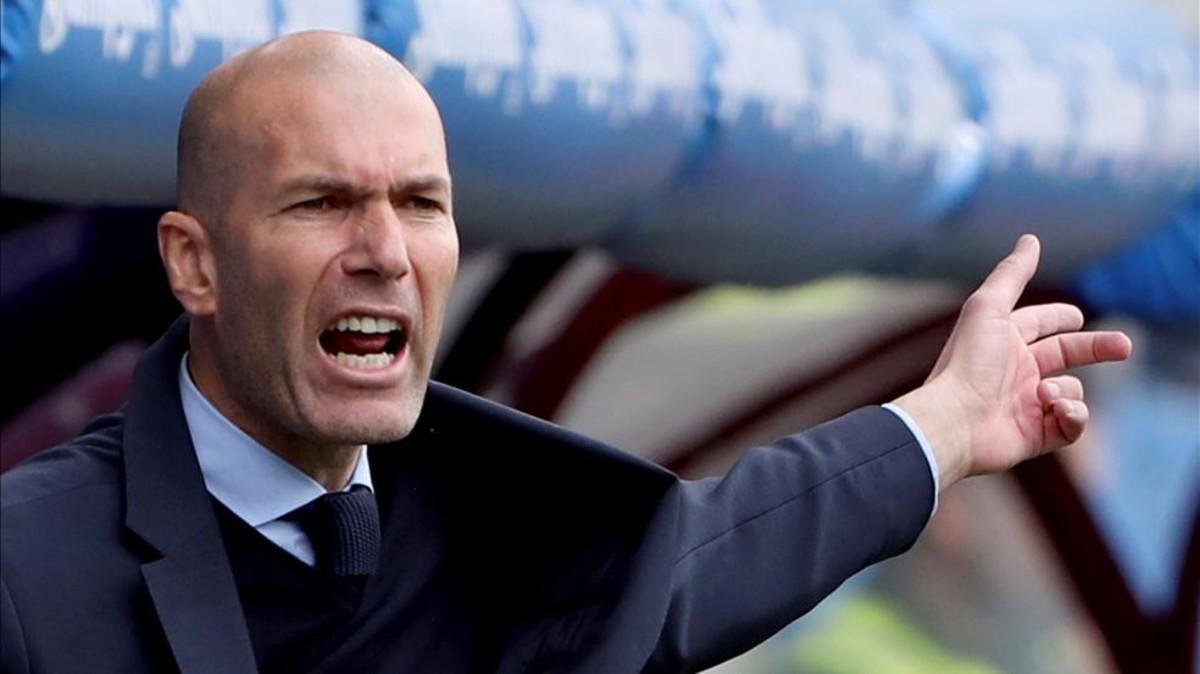 Zidane sufrió en el banquillo de Ipurua
