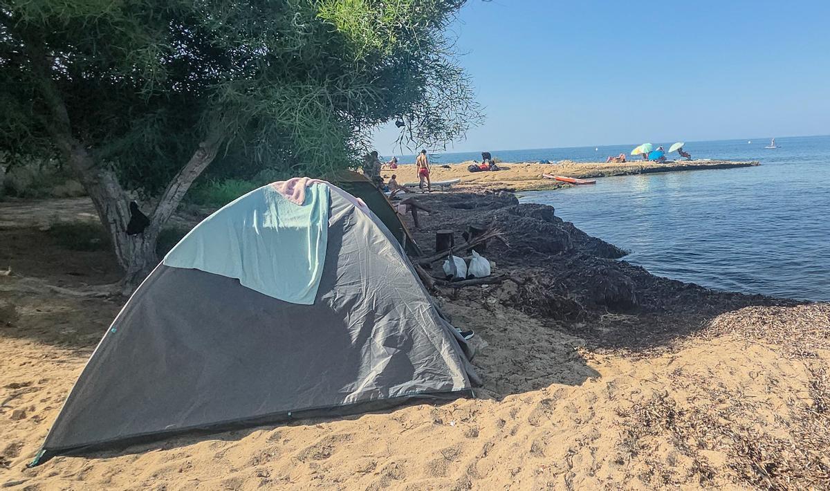 Tiendas de campaña en una playa de El Cabo.