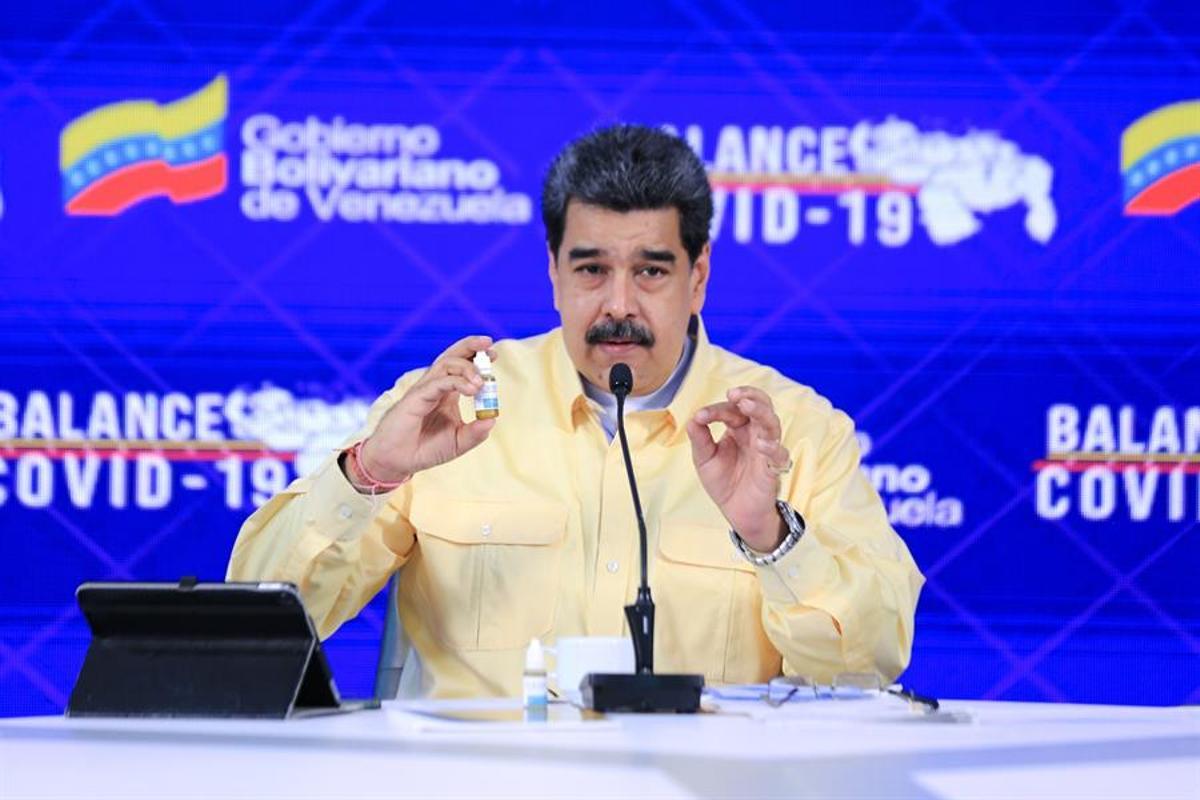 Maduro presenta unes gotes «miraculoses» que «neutralitzen» el virus