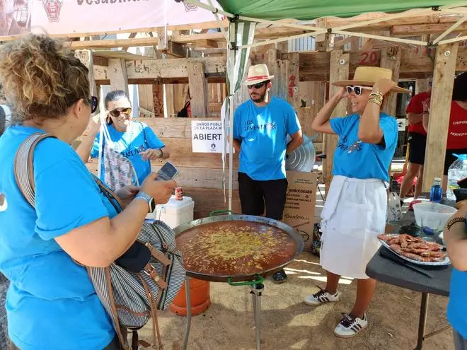 El aroma de las paellas se apodera de la plaza de madera de Fermoselle