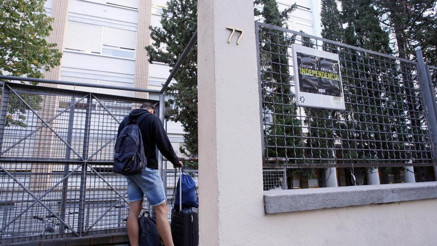 L&#039;exterior de la facultat d&#039;infermeria, ahir.