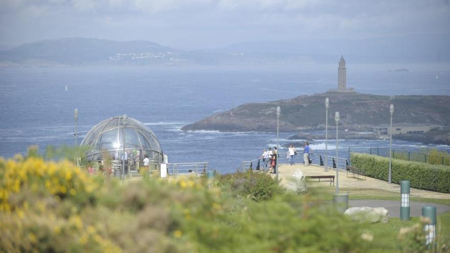 Vista de A Coruña desde el monte de San Pedro.