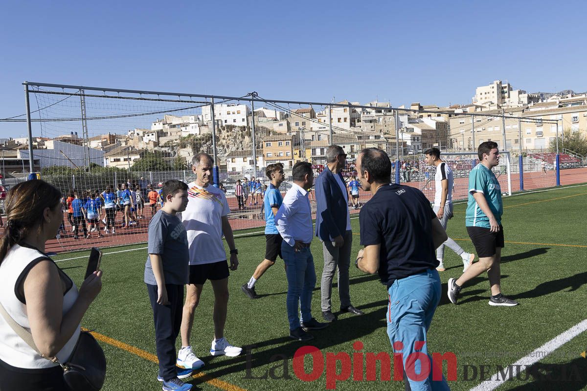 Abel Antón vistiba la Escuela Municipal de Atletismo de Caravaca