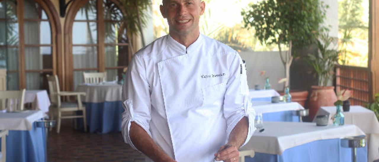 Víctor Bossecker en el restaurante Isla de Lobos, en el Hotel Princesa Yaiza, en Playa Blanca (Yaiza).