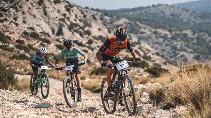 Ismael Sánchez y Elena Lloret, primeros líderes de la 2Reinos MTB Race