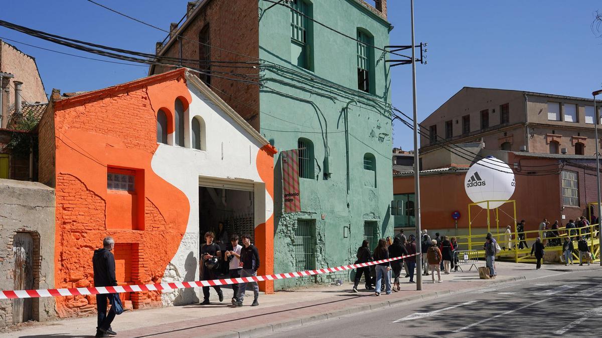 Dues de les façanes pintades en aquesta edició