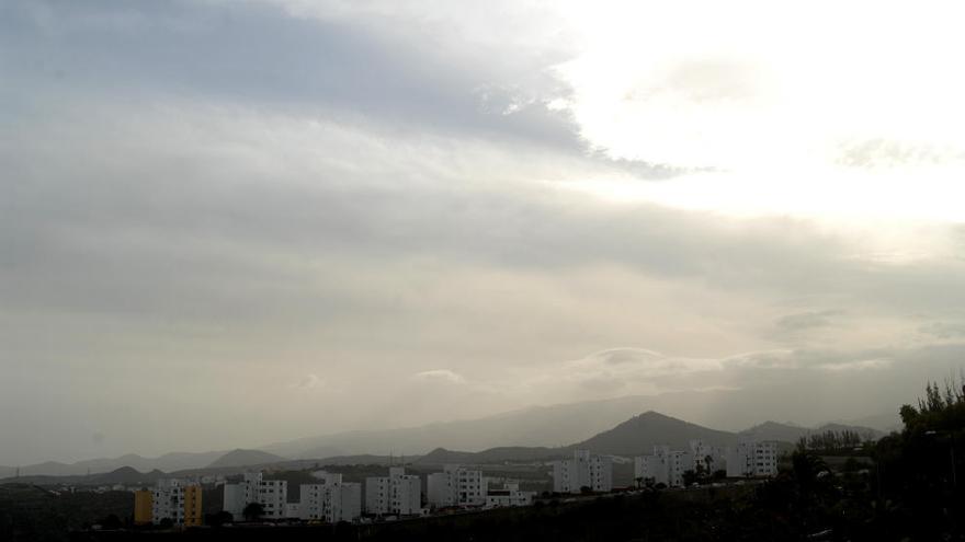 Aviso amarillo en Canarias por fuerte viento y calima