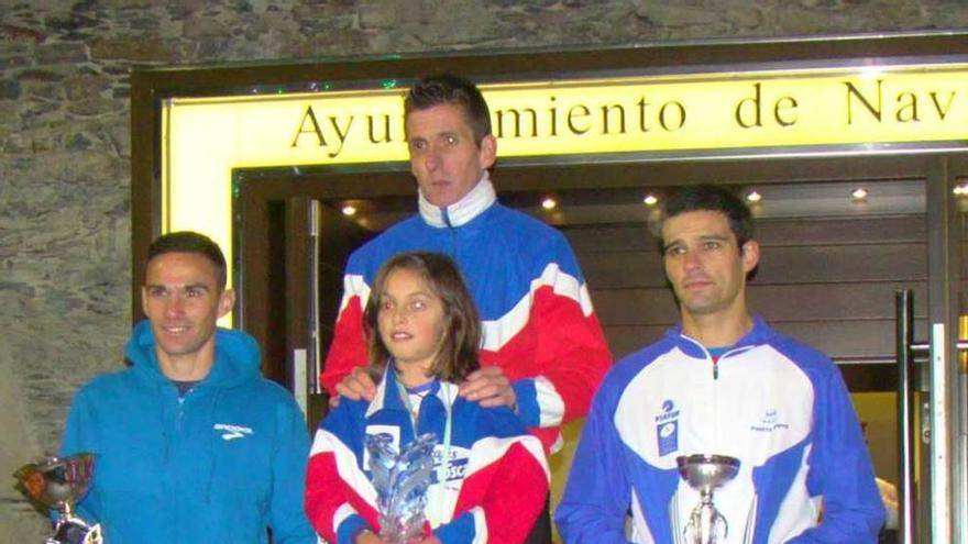 El podio de campeones de la carrera de Navia.
