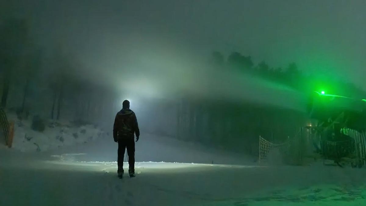 La Estación de Montaña de Manzaneda permanecerá cerrada al público durante la jornada de este viernes a consecuencia del fuerte viento registrado en la madrugada