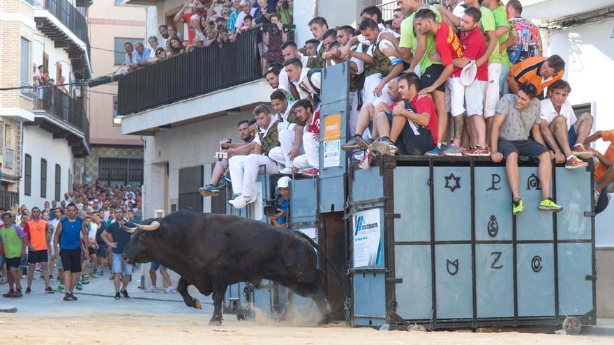 Cronología de la vuelta de los “bous al carrer” a la vía pública