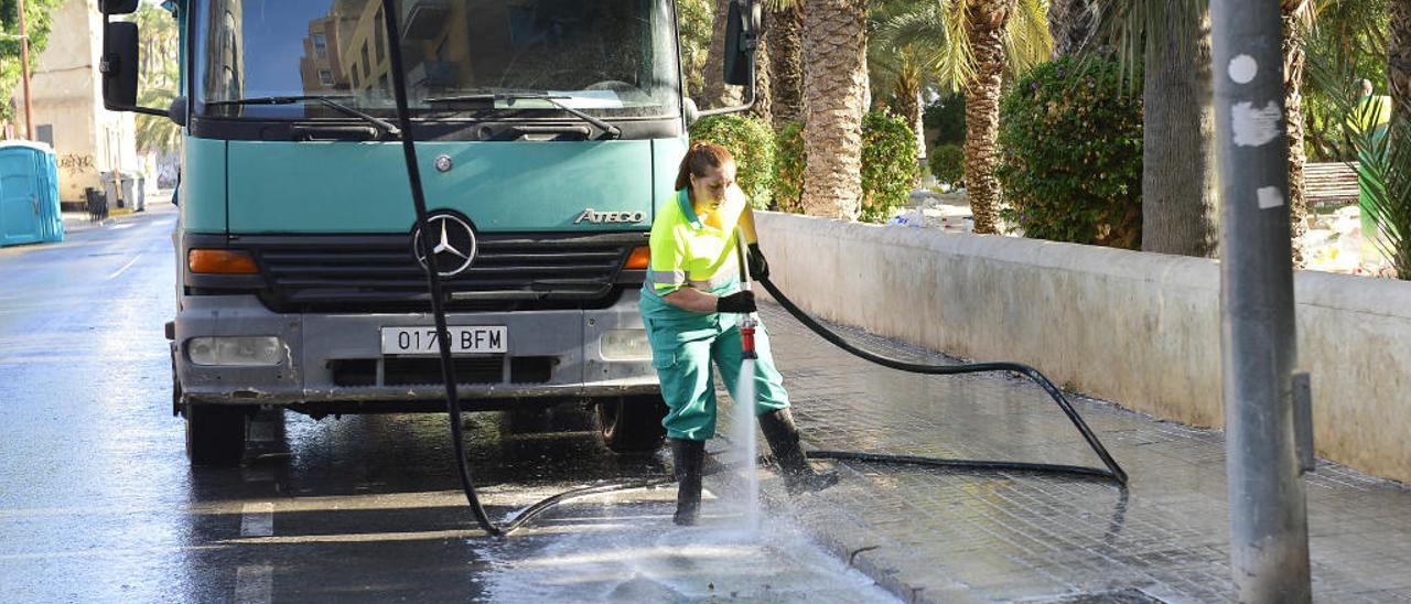 Elche prorroga al máximo legal de 9 meses el contrato de la basura con Urbaser