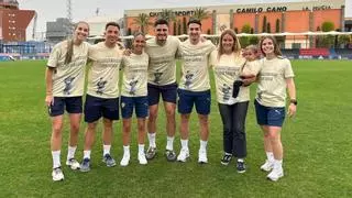 El último homenaje del Valencia CF Femenino B a su entrenador Fernando Martín, fallecido en Indonesia