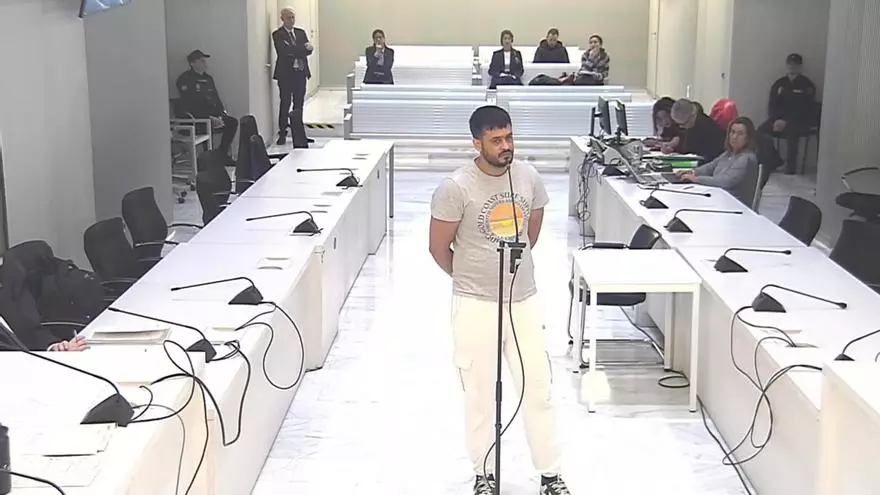 El hombre que atacó con una hacha un McDonald's de Badalona se declara culpable y acepta ser expulsado de España