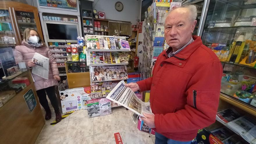 Los vecinos de Alcalà pueden volver a comprar revistas y periódicos 26 días después