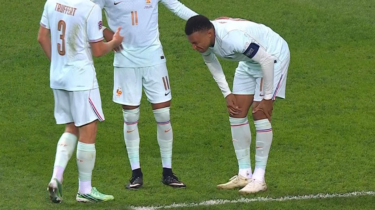 Mbappé, tras lesionarse contra Francia.