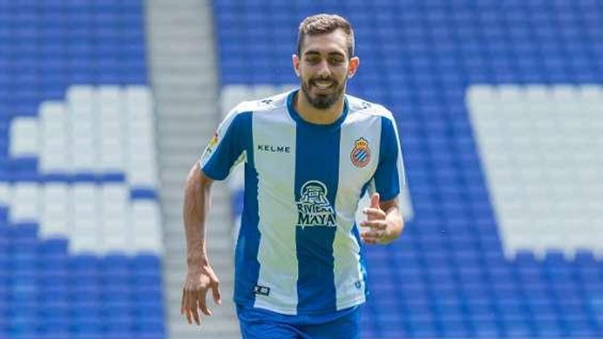 Borja Iglesias, durante su presentación con el Espanyol. // Efe