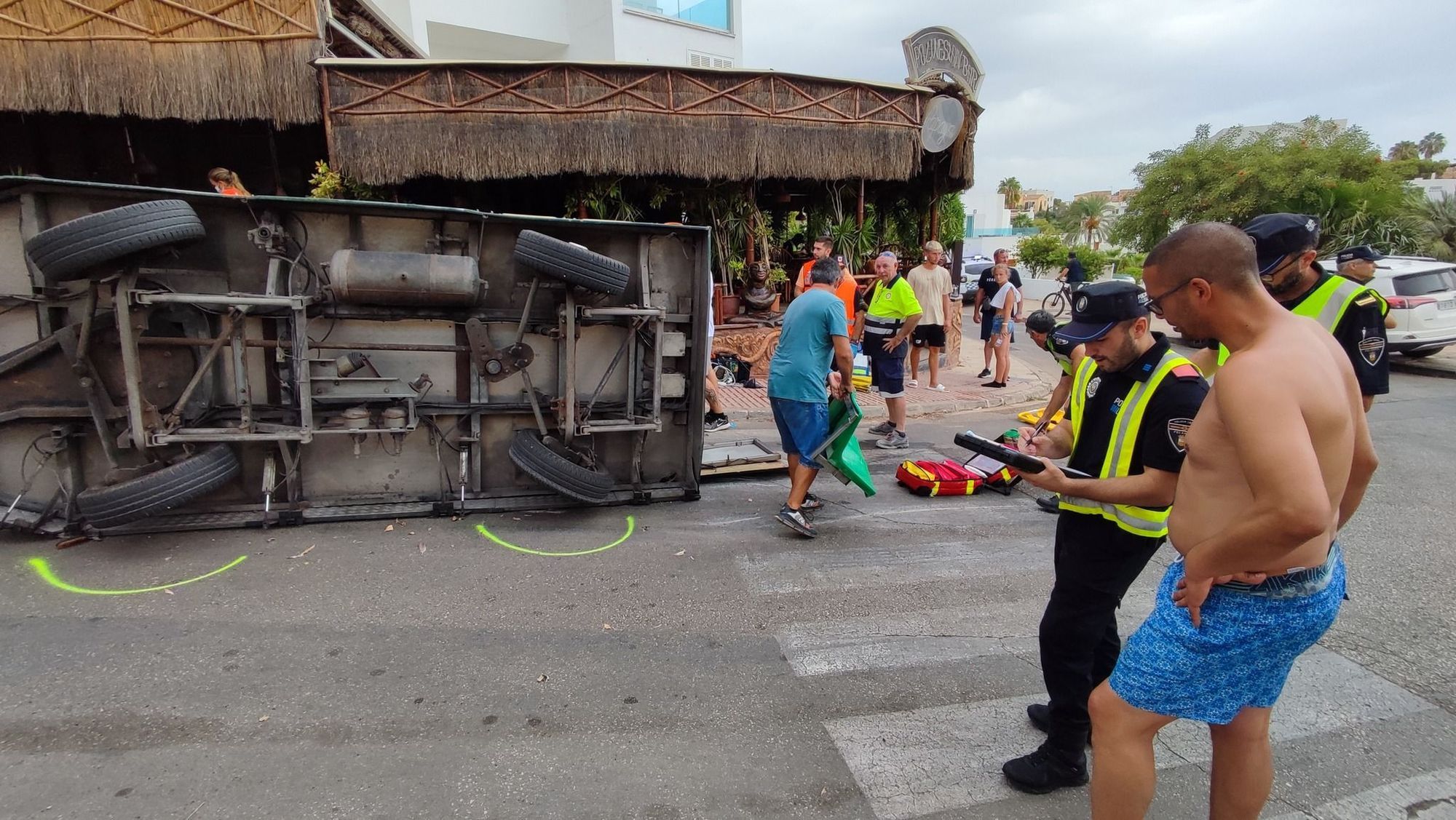 Once heridos la volcar un tren turístico en Mallorca