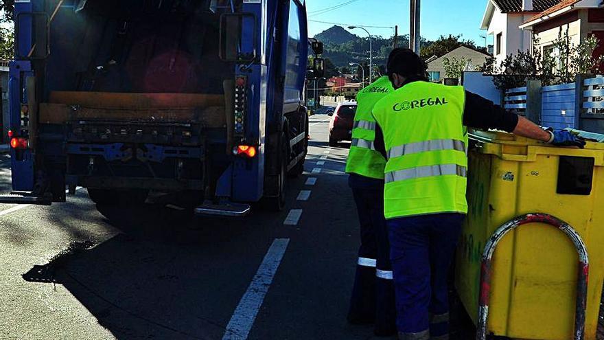 Servicio de recogida selectiva de basura en Vilagarcía. |  // IÑAKI ABELLA