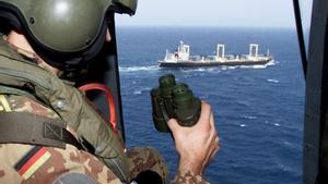 Tropas alemanas vigilan la navegación marítima en el golfo de Adén.