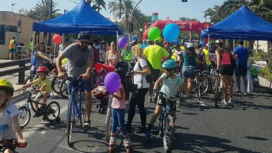Sorteo de bicis, talleres y rocódromo en la Ciclovía de Alicante este domingo