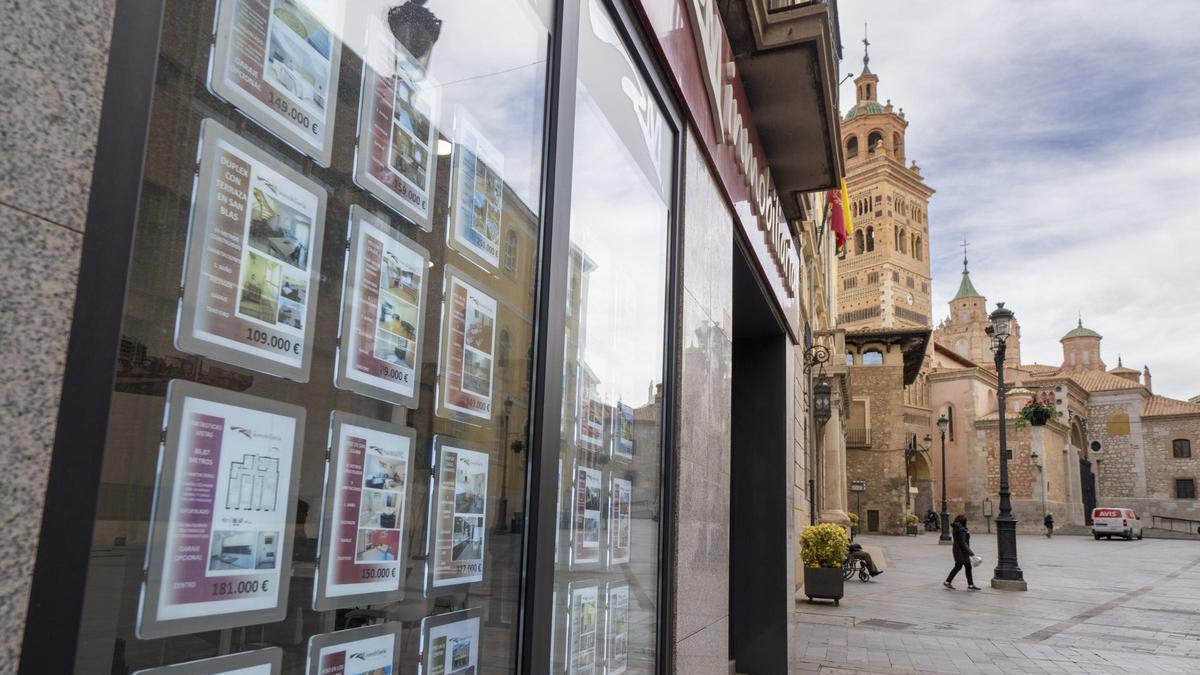 La compraventa de viviendas vuelve a caer en marzo un 2,2% y suma un trimestre de bajadas
