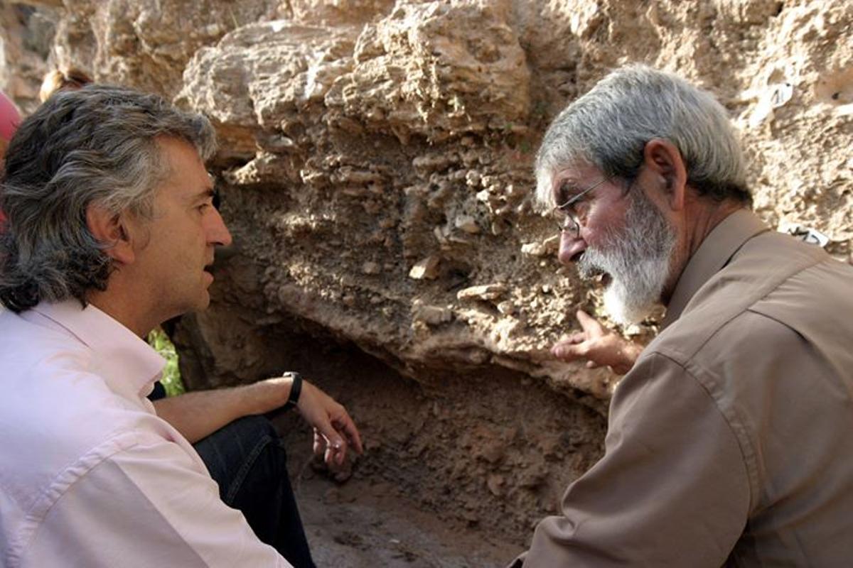 Juan Luis Arsuaga, paleoantropólogo de Atapuerca, en una de sus muchas visitas a los yacimientos de La Araña