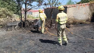 Controlado un incendio en el casco urbano de Fariza