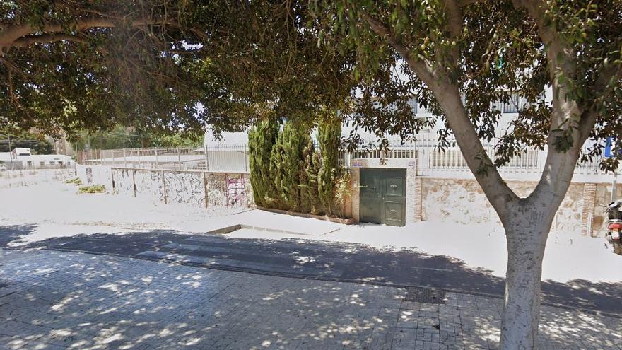 La zona donde, en 2011, apareció el problemático gato muerto, frente al paseo marítimo Antonio Machado.