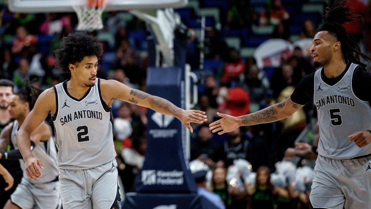 Los San Antonio Spurs derrotaron 132-135 a los New Orleans Pelicans