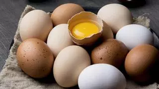 Los expertos piden retirar los huevos de la dieta: este es el motivo