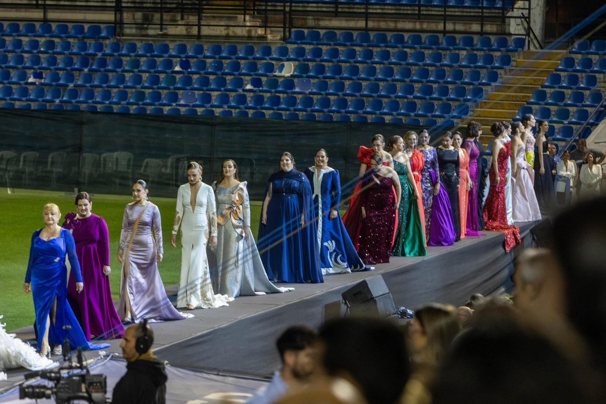 Las candidatas adultas a Bellea del Foc toman el Rico Pérez