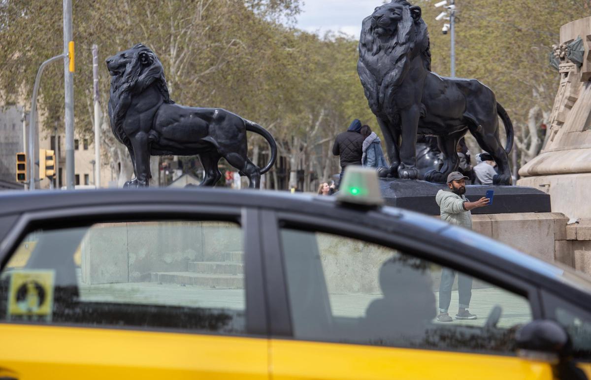 Los turistas llenan Barcelona pese al mal tiempo