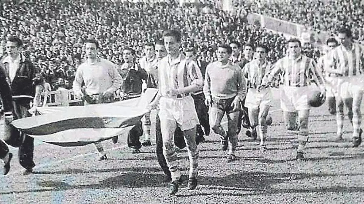 El Córdoba CF conmemora setenta años de su estreno en Segunda División tras una trayectoria histórica