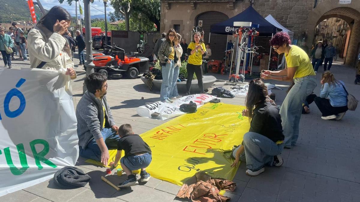 Els docents del Solsonès van fer una acció de protesta per la Fira de Sant Isidre de Solsona