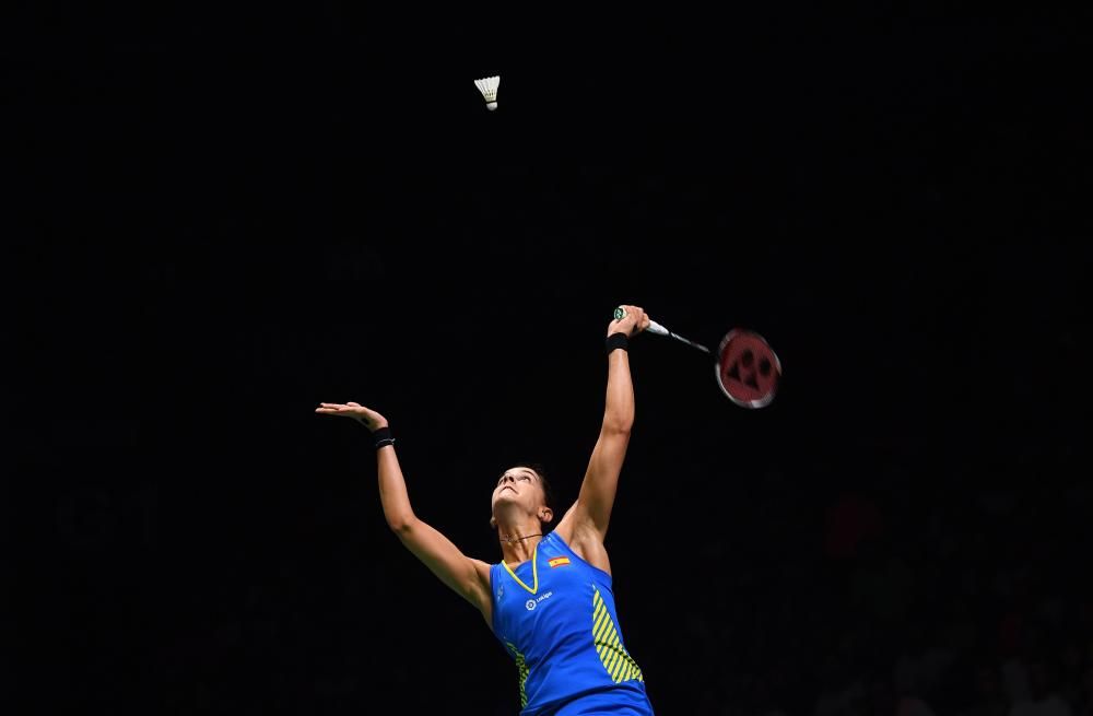 La jugadora española Carolina Marín se convirtió hoy en la deportista con más Mundiales de Bádminton de la historia tras lograr su tercer título al ganar a la india Pusarla Sindhu.