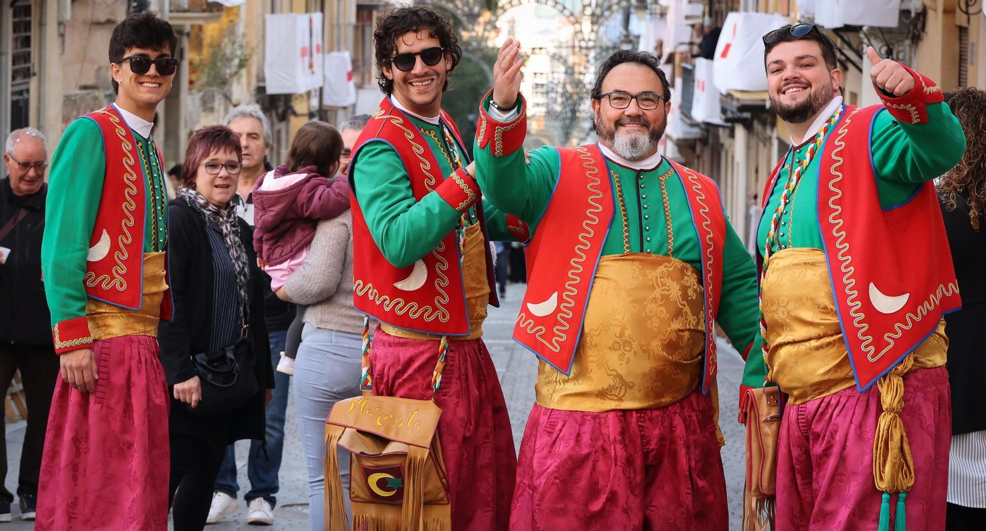La trilogIa festera de Alcoy despierta con la Diana
