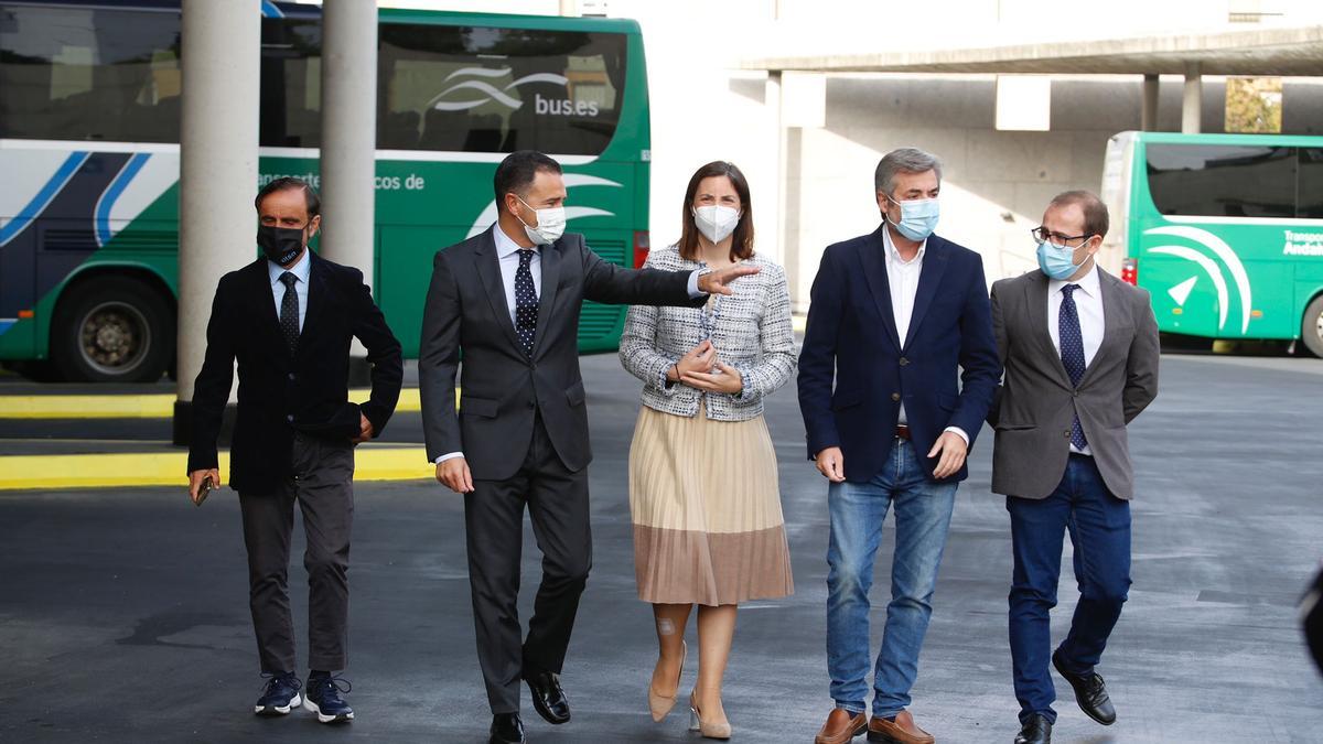 Visita del director general de Movilidad de la Junta a la estación de autobuses de Córdoba.