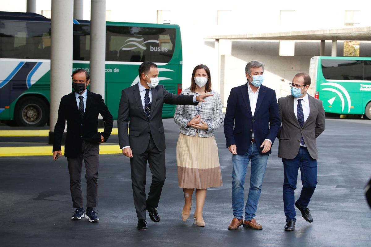 Visita del director general de Movilidad de la Junta a la estación de autobuses de Córdoba.