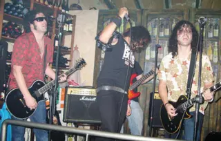 Los "Leather Boys", la banda avilesina que soñó con ir a Eurovisión, celebran 20 años de rock, caña y cachondeo
