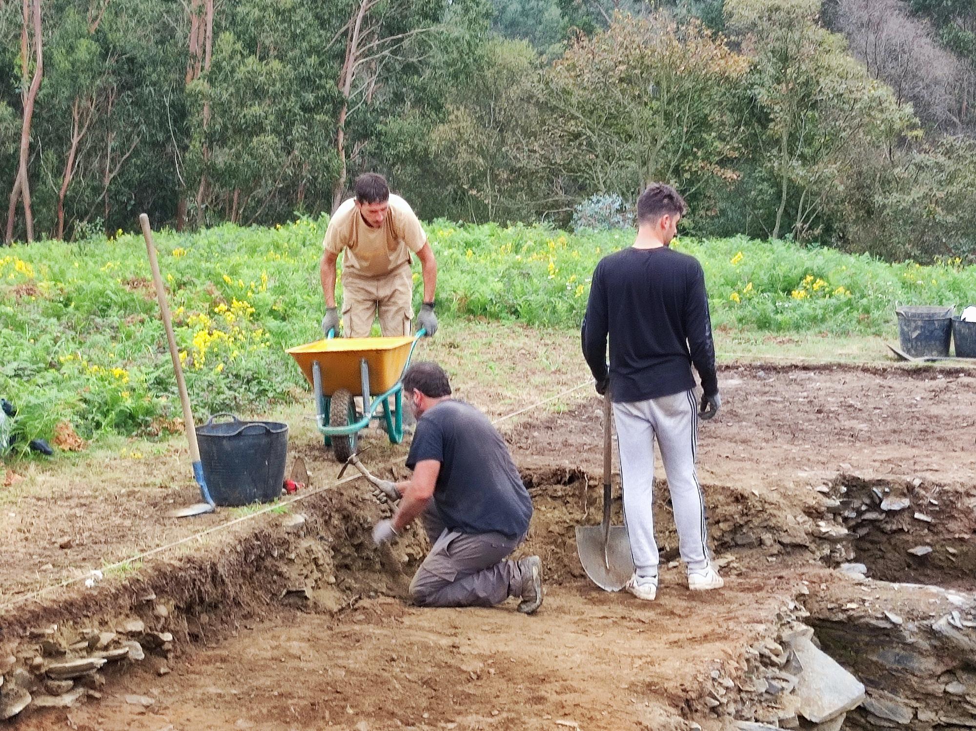 Trabajos en la segunda campaña de excavaciones de la etapa reciente del castro de Mohías