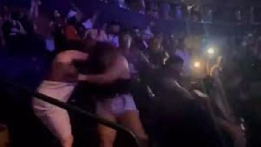 Vídeo | Una violenta baralla entre fans durant un concert de Bad Bunny es torna viral