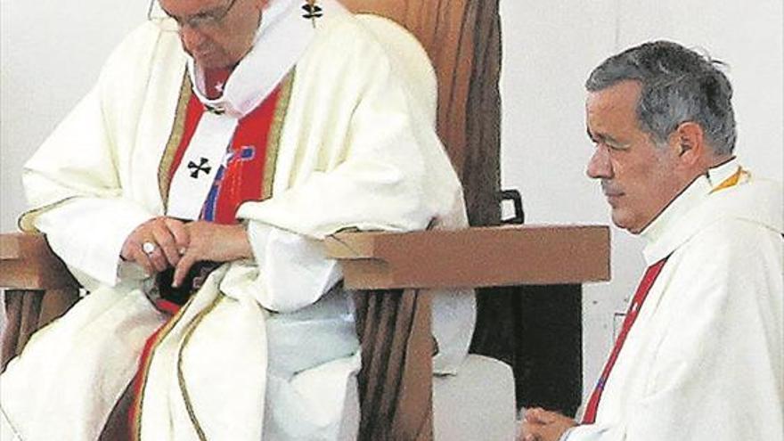 El Papa acepta la dimisión de tres obispos chilenos por la pederastia