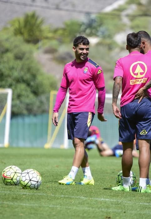 Entrenamiento de la UD Las Palmas en Barranco ...