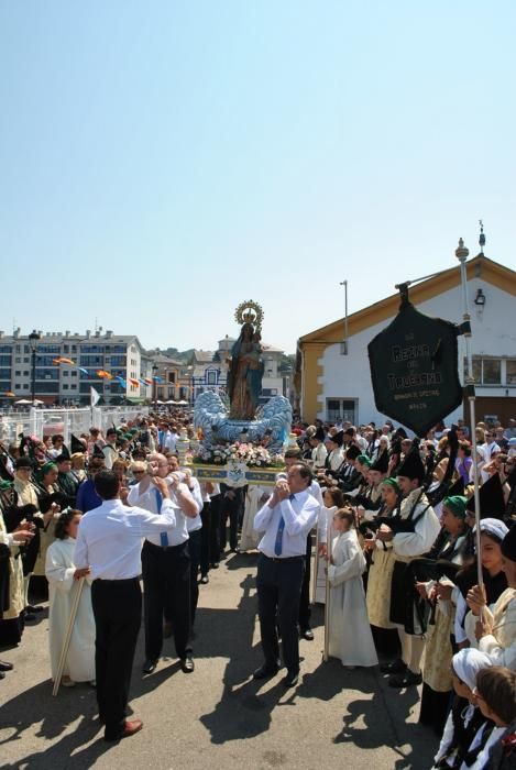 Procesión de la Virgen de la Barca en Navia