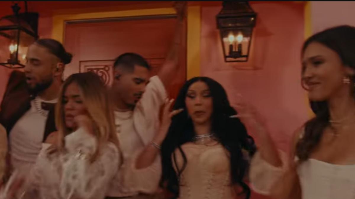 Karol G, Carbi B o Jessica Alba fueron algunos de los famosos representados en 'La Casita'.