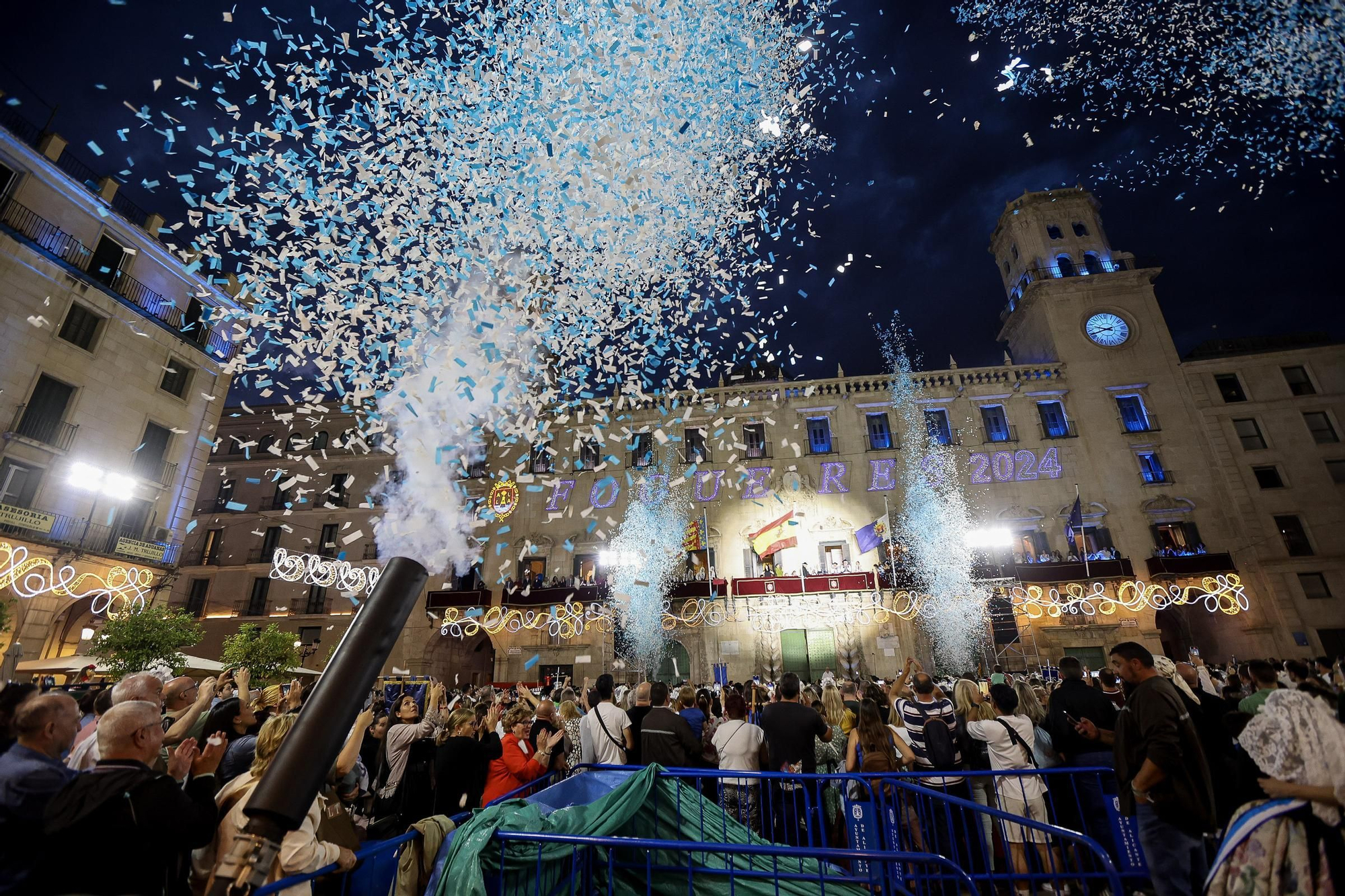 Resumen de los actos de inicio de las Hogueras 2024 ( Mascletà, Pasodoble, Homenaje Foguerers y Barraquers, desfile del Pregón y Pregón oficial )