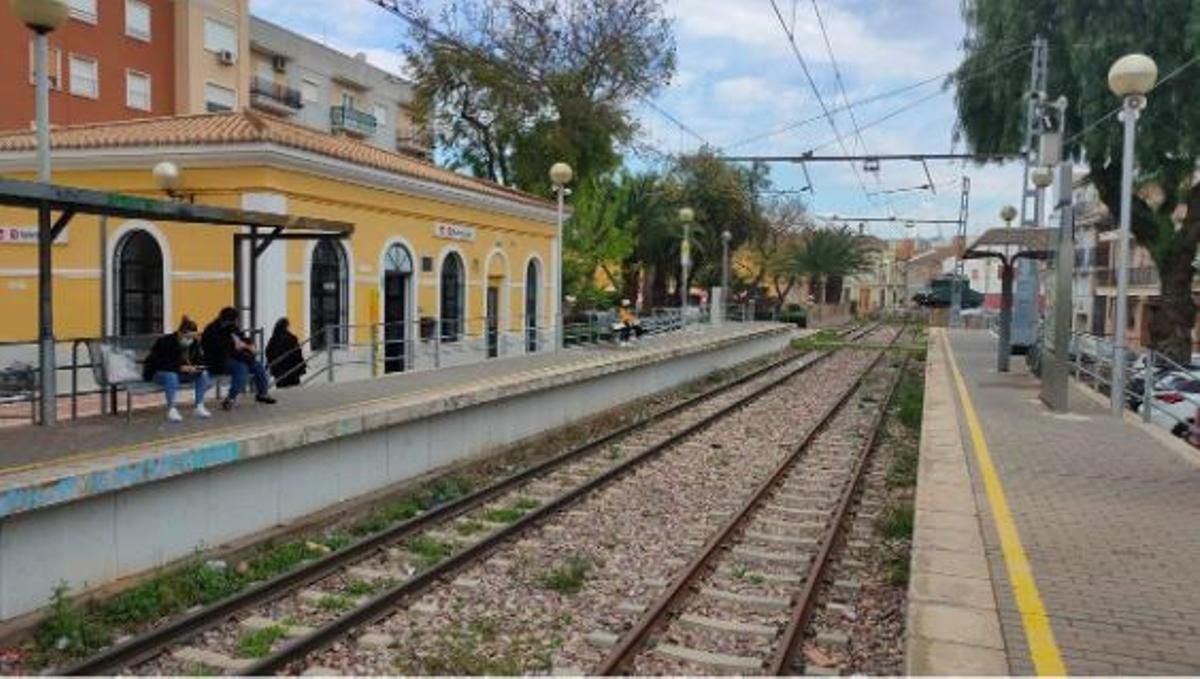 Las obras renovarán los topetes del final de vía de la estación de Metrovalencia en Rafelbunyol.